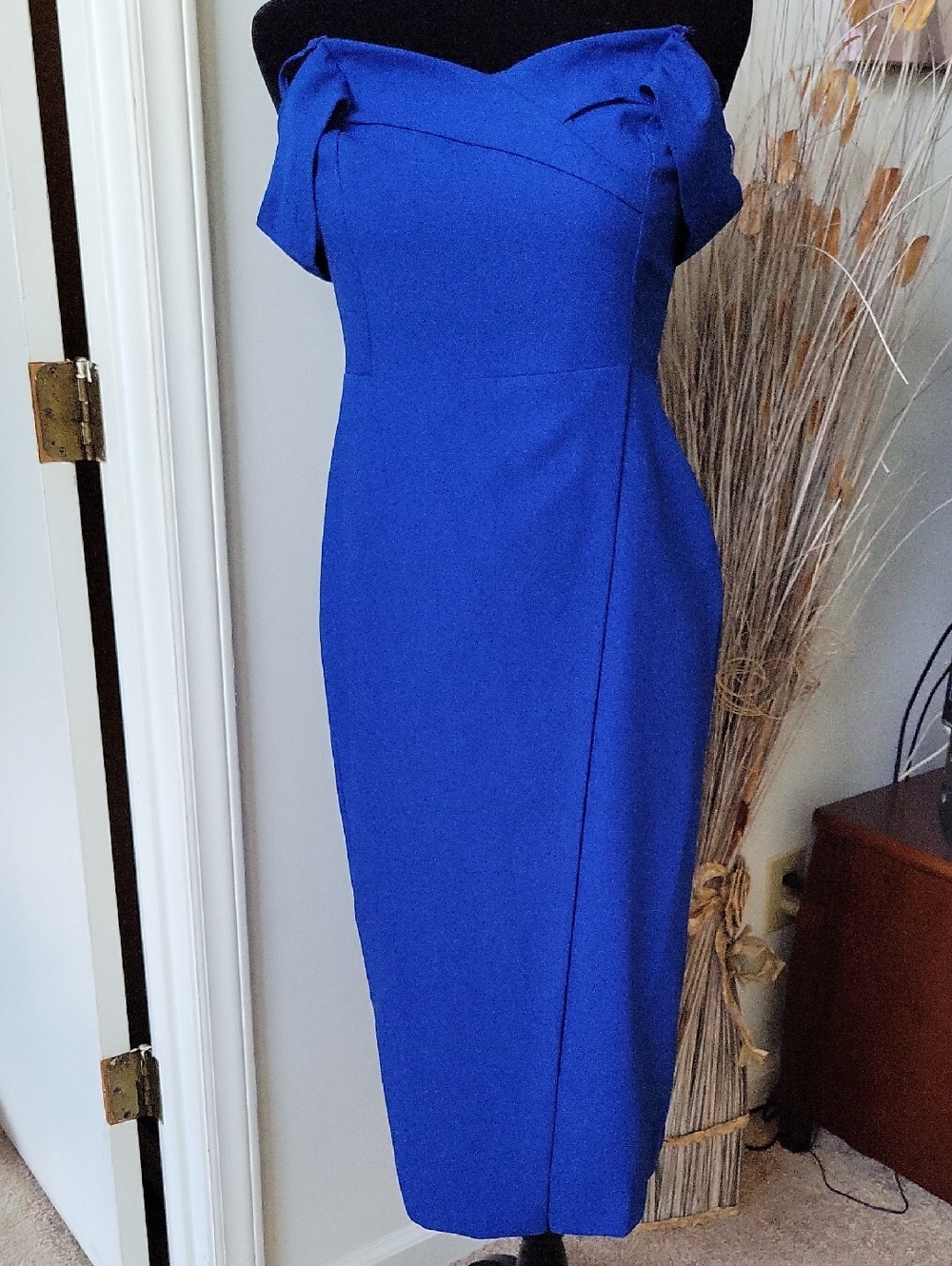 Elegant Cobalt Off-Shoulder Midi Dress